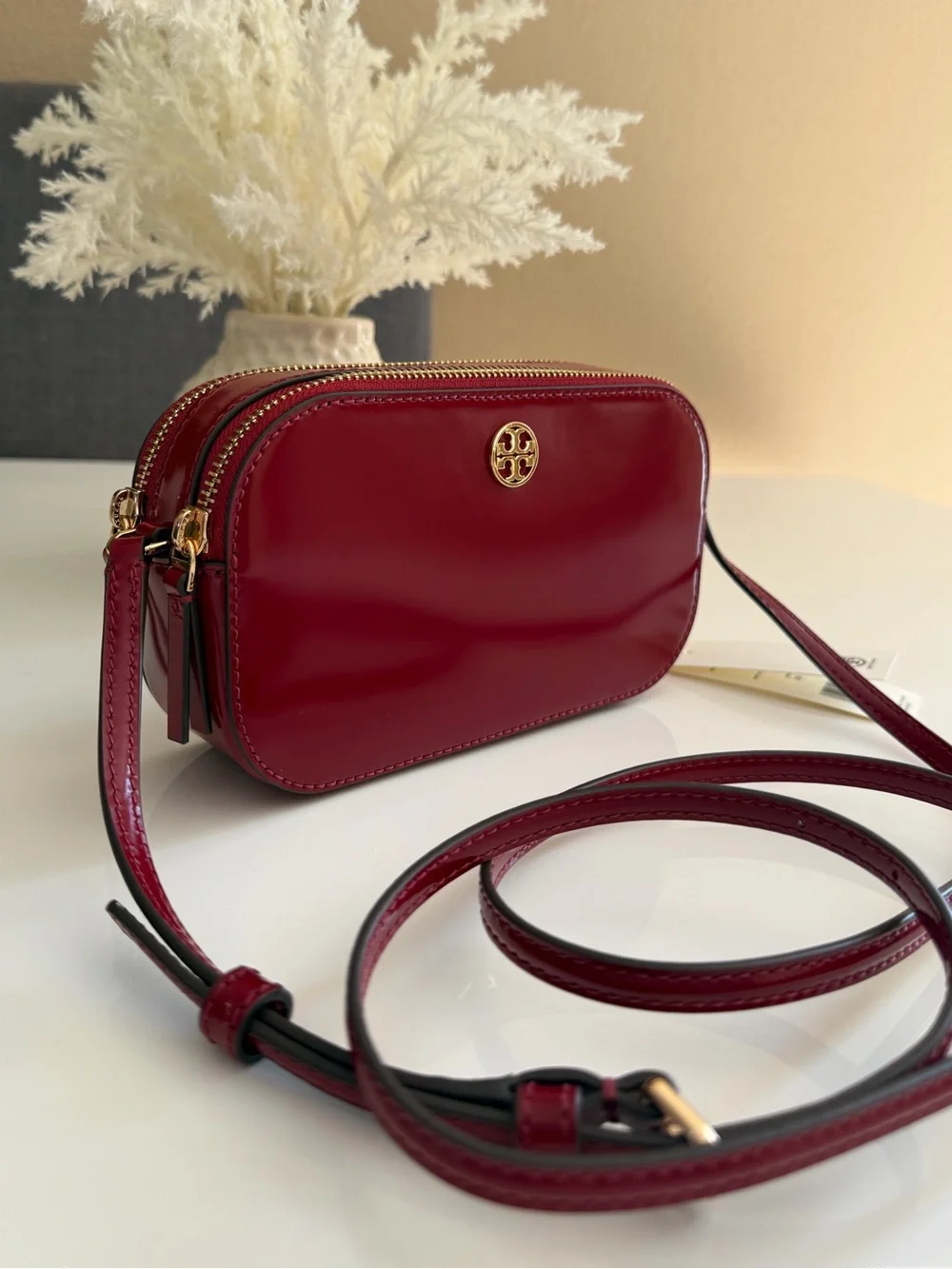NWT , tory burch smooth camera crossbody bag bartlett red 176890 $425